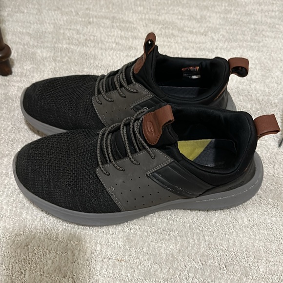 Men's Skechers Classic Fit Air Cooled Memory Foam slip on sneakers sz 8 used - Picture 4 of 6